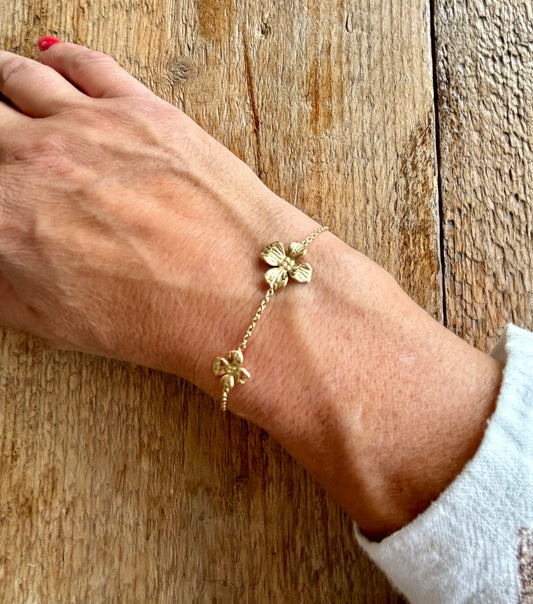 Le bracelet double fleur texturée