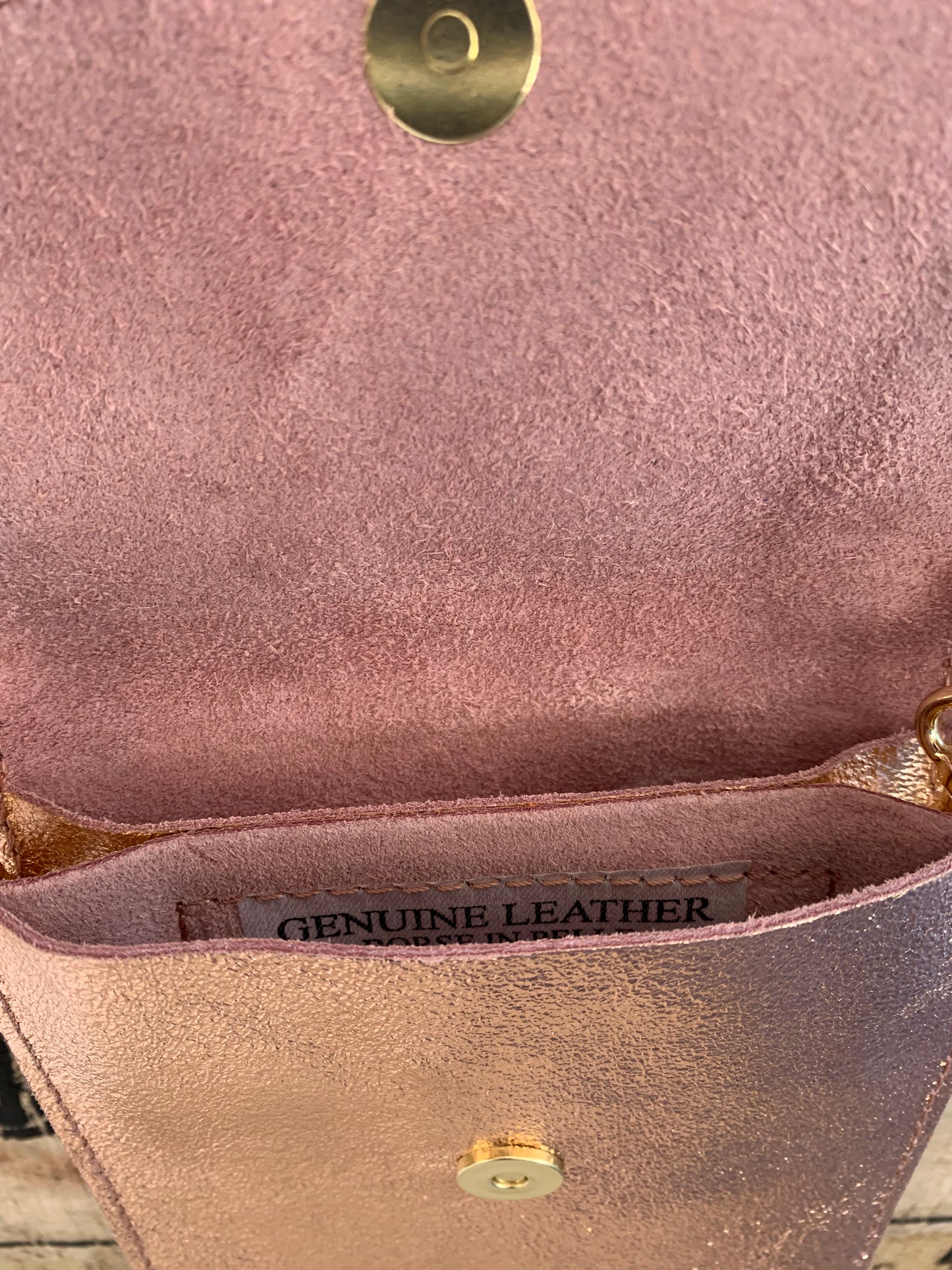 La pochette en cuir bronze